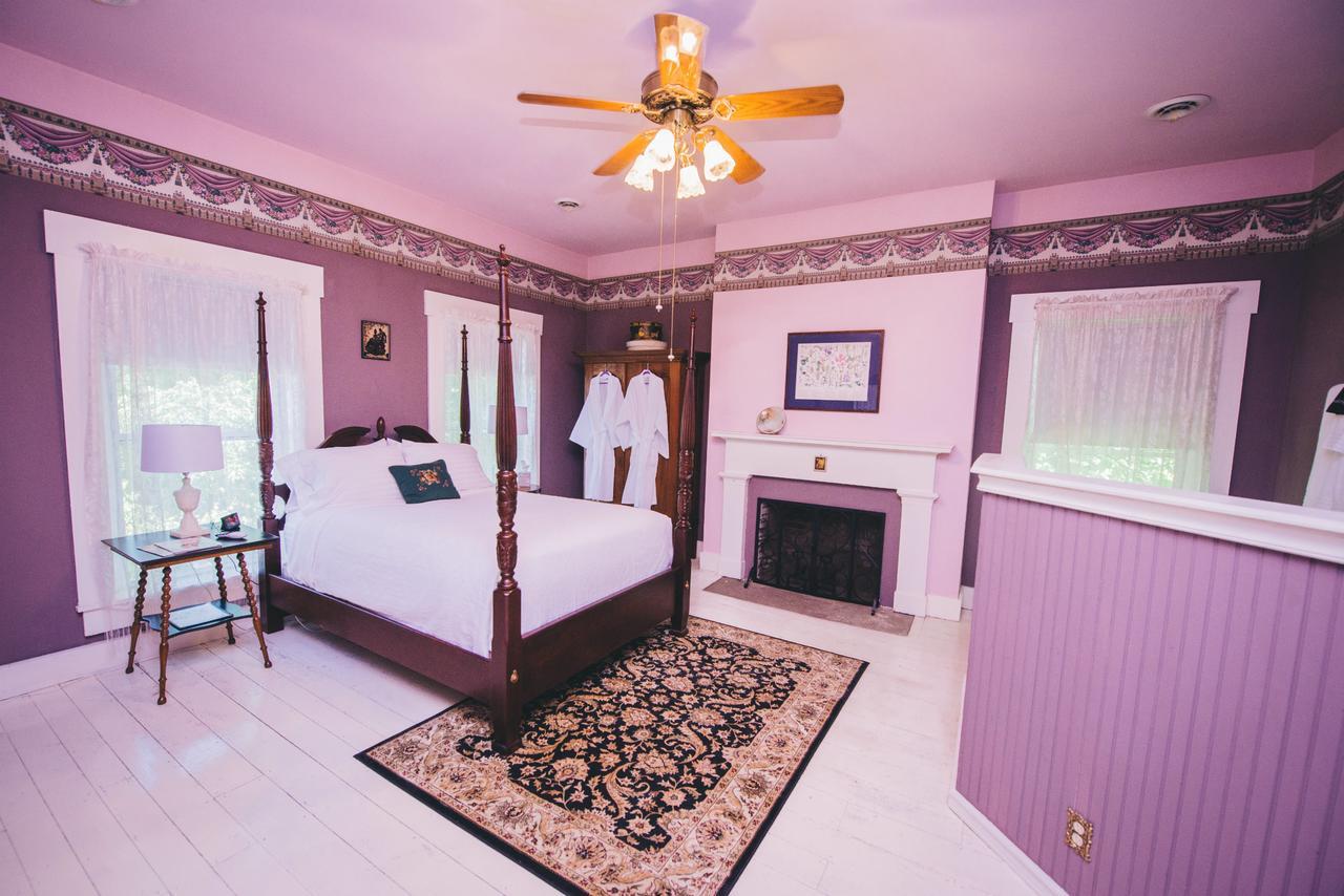 Old Caledonian Bed & Breakfast Exterior photo