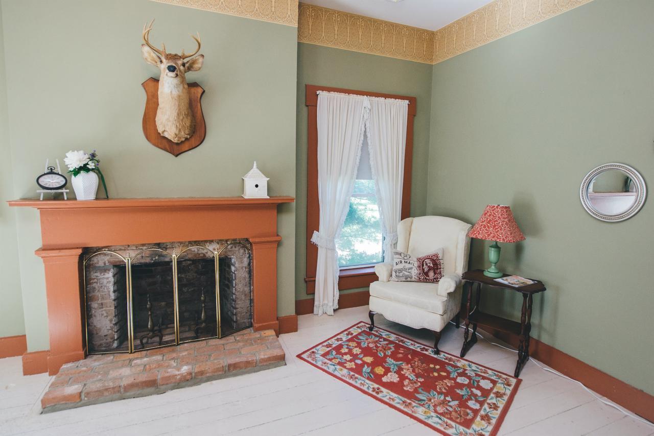 Old Caledonian Bed & Breakfast Exterior photo