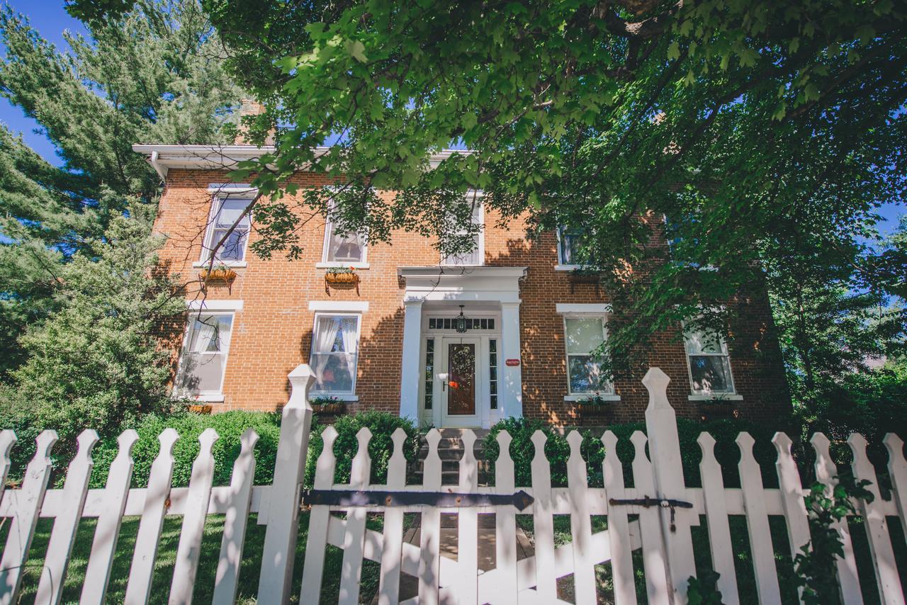 Old Caledonian Bed & Breakfast Exterior photo