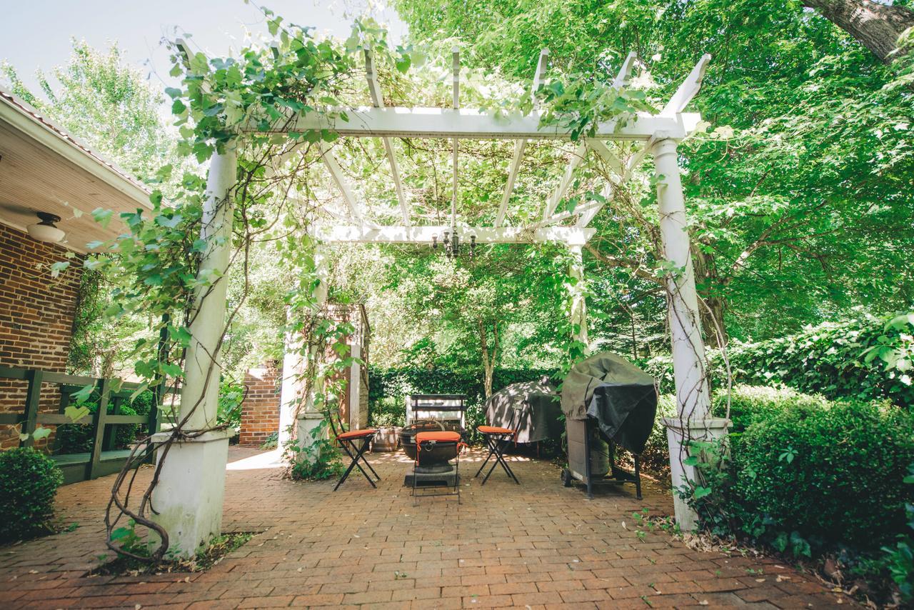 Old Caledonian Bed & Breakfast Exterior photo