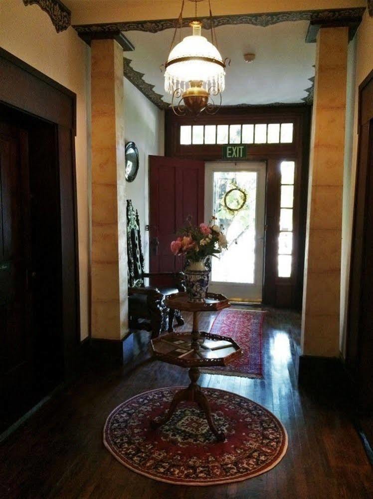 Old Caledonian Bed & Breakfast Exterior photo